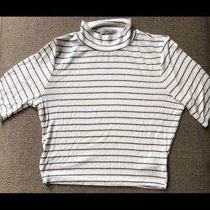 Short sleeve crop top